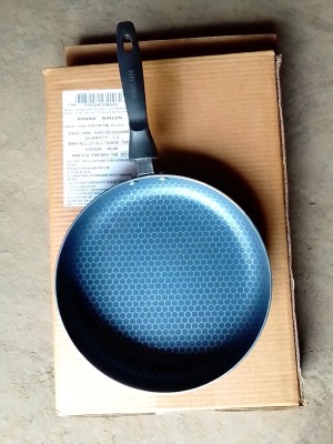 Buy Nirlon Honeycomb Non-Stick Aluminium Fry Pan - 5 Layer, 24 cm, 2.6 mm  Online at Best Price of Rs 2015 - bigbasket