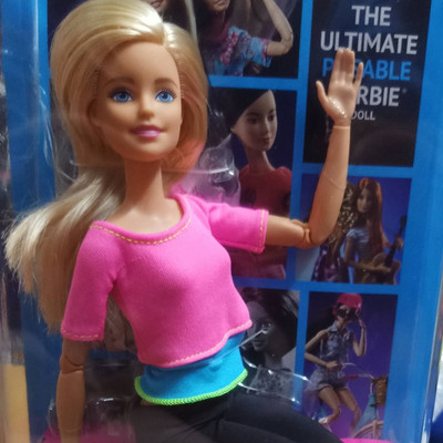 BARBIE DHL82 Made to Move Doll with Pink Top DHL82 Made to Move