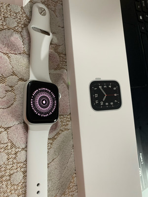 Apple Watch SE 40mm Gold Aluminum Case with Pink Sport Band (GPS) - Very  Good 190199760523