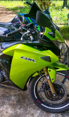 Cbr 150 outlet yellow colour