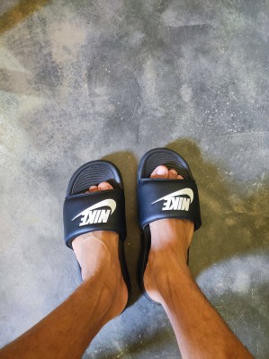 Girls discount nike slides