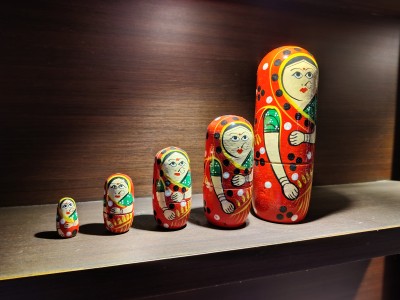 ZoloKing Hand Made Wooden Dolls Nested Red Wood Russian Dolls Traditional  Wood Showpiece Hand Craft - Hand Made Wooden Dolls Nested Red Wood Russian  Dolls Traditional Wood Showpiece Hand Craft . Buy