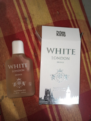 London shop bridge perfume