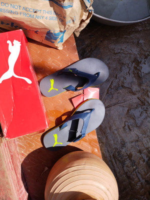 Tekkie town puma flip flops deals