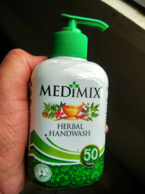 MEDIMIX Herbal Handwash Buy 1 Get 1 Free Hand Wash Pump