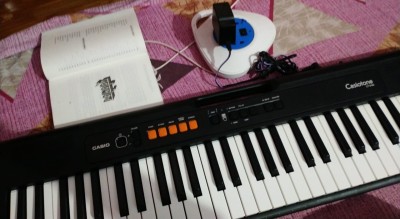 Teclado 61 Teclas 5/8 Octavas 122 Sonidos + Fuente De Regalo CASIO CT-S100  - Kemuel Música