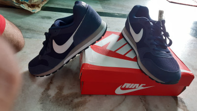 Nike md runner on feet hot sale