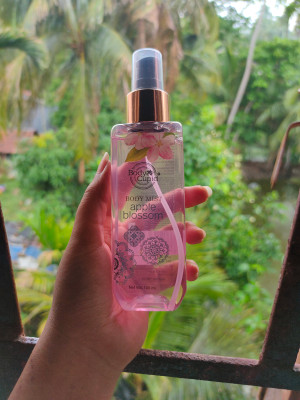 Apple blossom shop perfume body shop