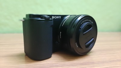 Sony Alpha ZV-E10 24MP Mirrorless Camera with E 16-50mm OSS Lens at Rs  40500, Sony Camera in Kolkata