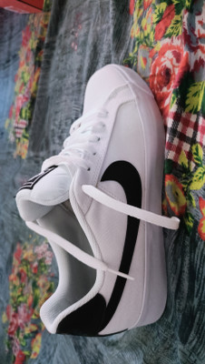 Nwt nike online classic black swoosh