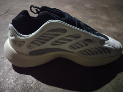 mr shoes YZY 700 V3 BOOST IMPORTED SHOES Sneakers For Men - Buy mr shoes  YZY 700 V3 BOOST IMPORTED SHOES Sneakers For Men Online at Best Price -  Shop Online for