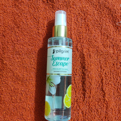 Clean summer escape perfume 2025