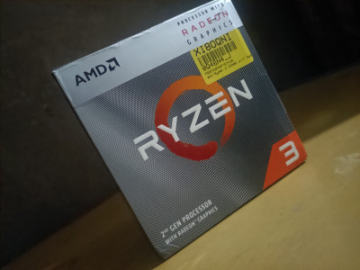 amd Ryzen 3 3200G with Radeon Vega 8 Graphics YD3200C5FHBOX 3.6