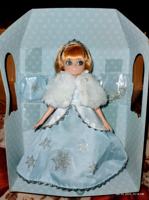 Lottie doll top snow queen