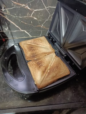 Candes Crunch Sandwich Toaster, 750 W with 4 Slice Non-Stick Toast