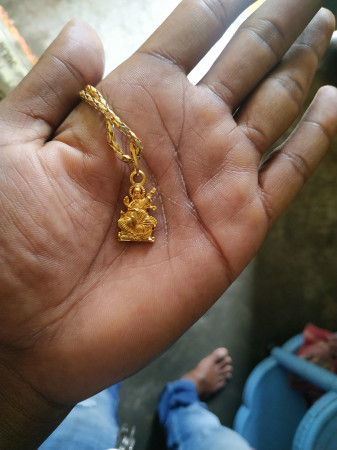Saraswati online locket gold