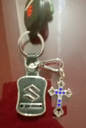 Maruti suzuki car hotsell logo luxury leather keychain