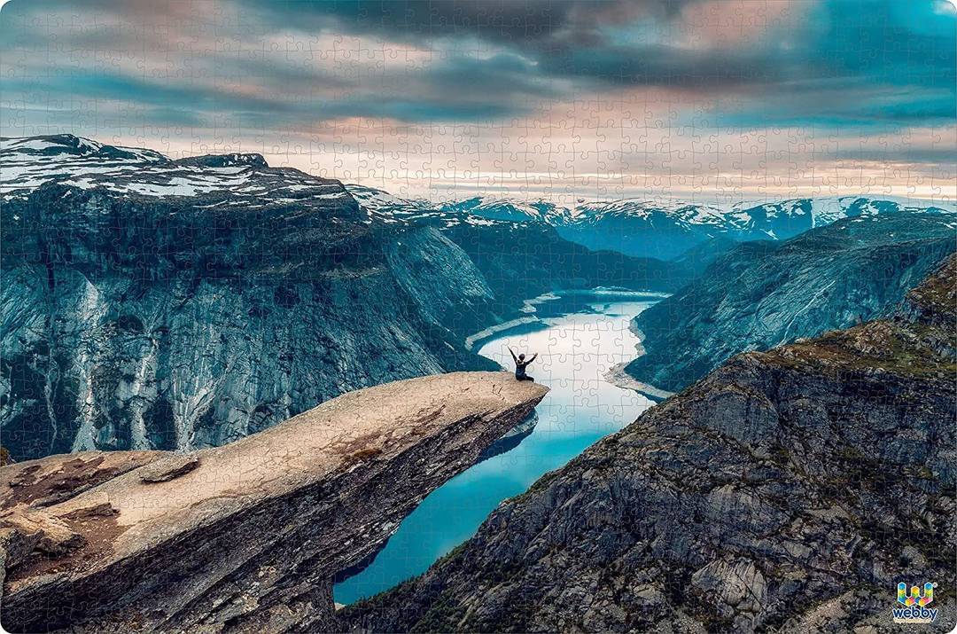 Webby The Cliff Wooden Jigsaw Puzzle 1000