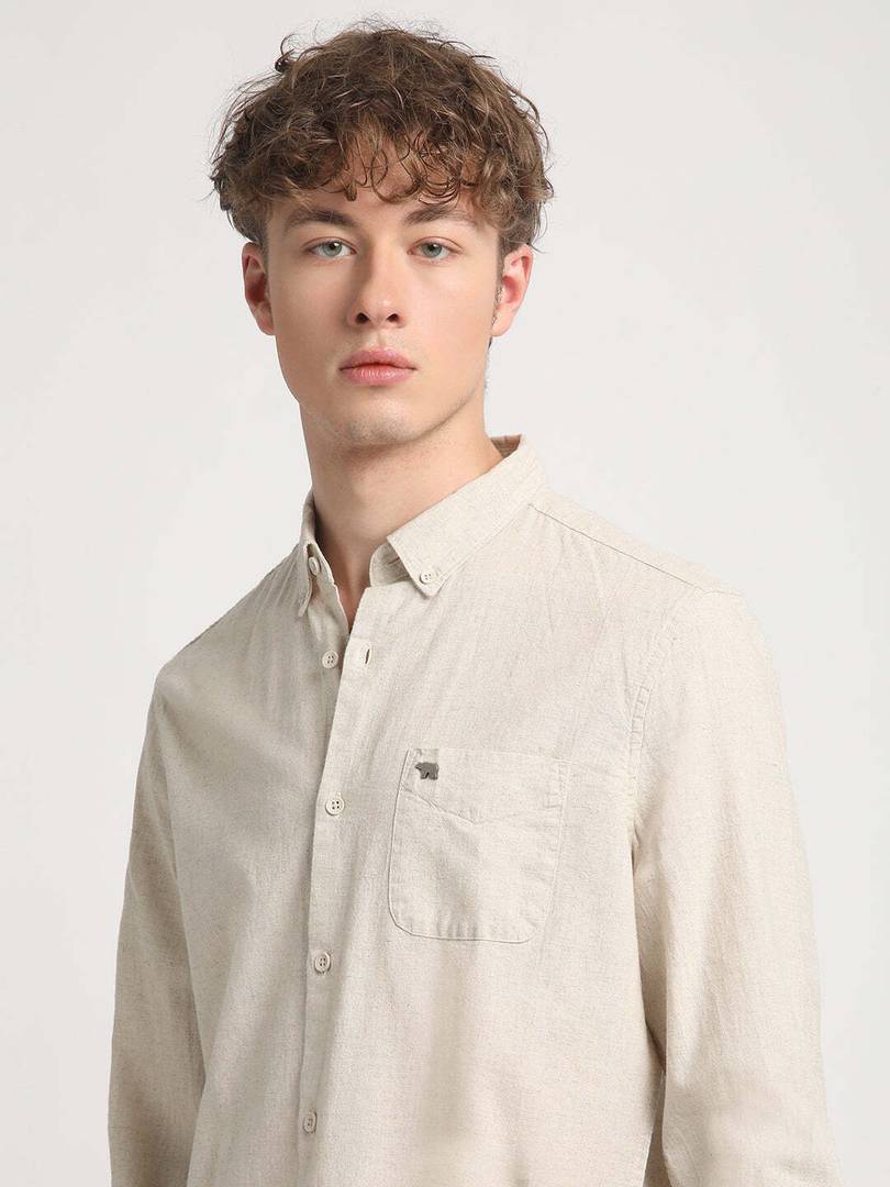 Men Slim Fit Solid Button Down Collar Casual Shirt