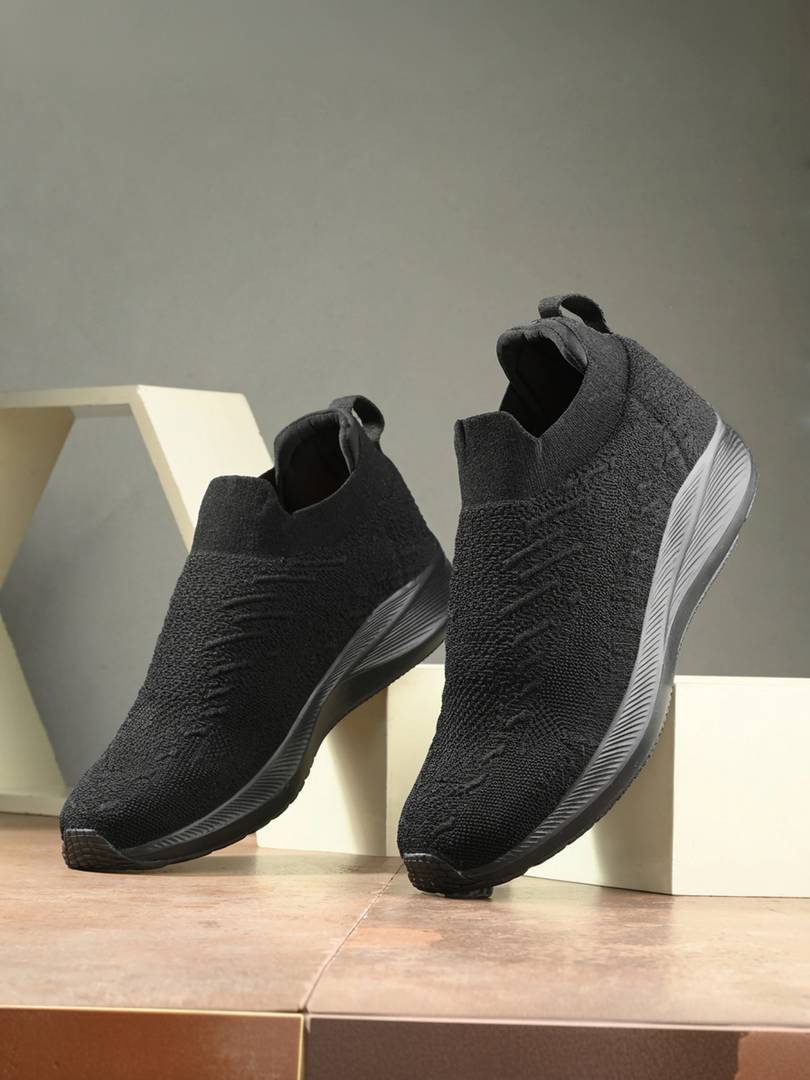 -070 04 Walking Shoes For Men