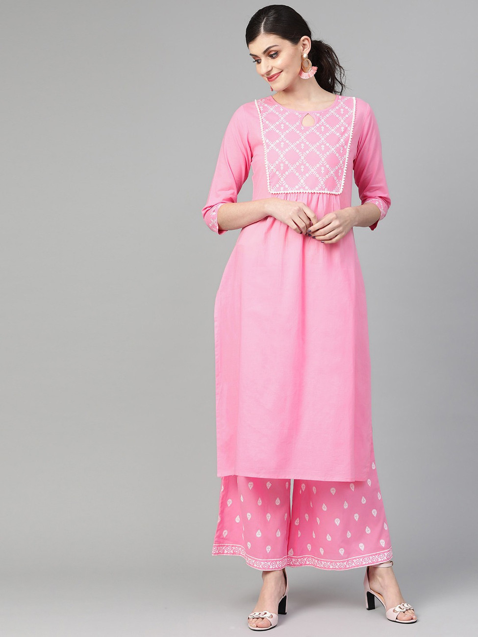 Photos सटयलश पढऱय करतयमधय दसल गलमरस लक पहतच रहतल   Fashion  Sakal