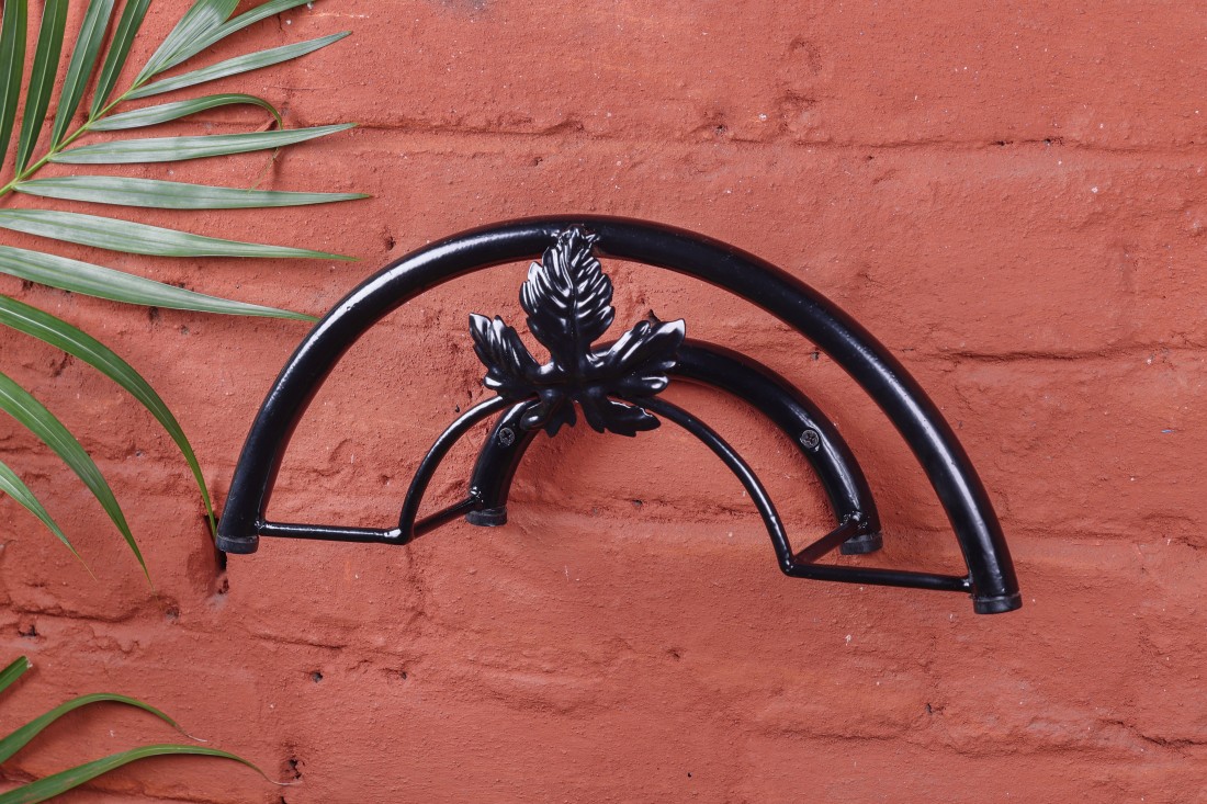 METAL ROOTS Wrought Iron Wall Mounted Decorative Hose Pipe Holder, Ornamental  Garden Hose Stand Price in India - Buy METAL ROOTS Wrought Iron Wall  Mounted Decorative Hose Pipe Holder, Ornamental Garden Hose
