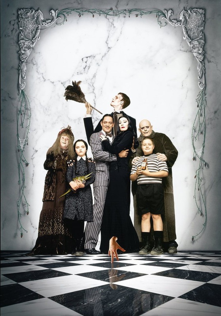 https://rukminim2.flixcart.com/image/1100/1300/kyj0vbk0/poster/t/j/n/medium-film-posters-family-the-addams-family-hands-matte-finish-original-imagaqhguv9qnczt.jpeg?q=90