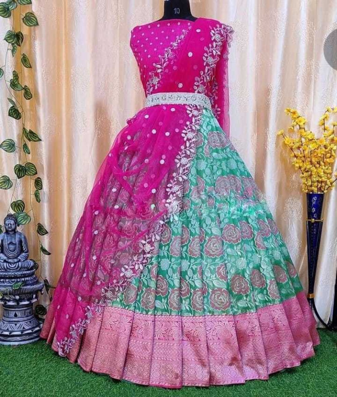 Lehenga Choli (लहंगा चोली) - Buy Lehenga Choli Dress Online