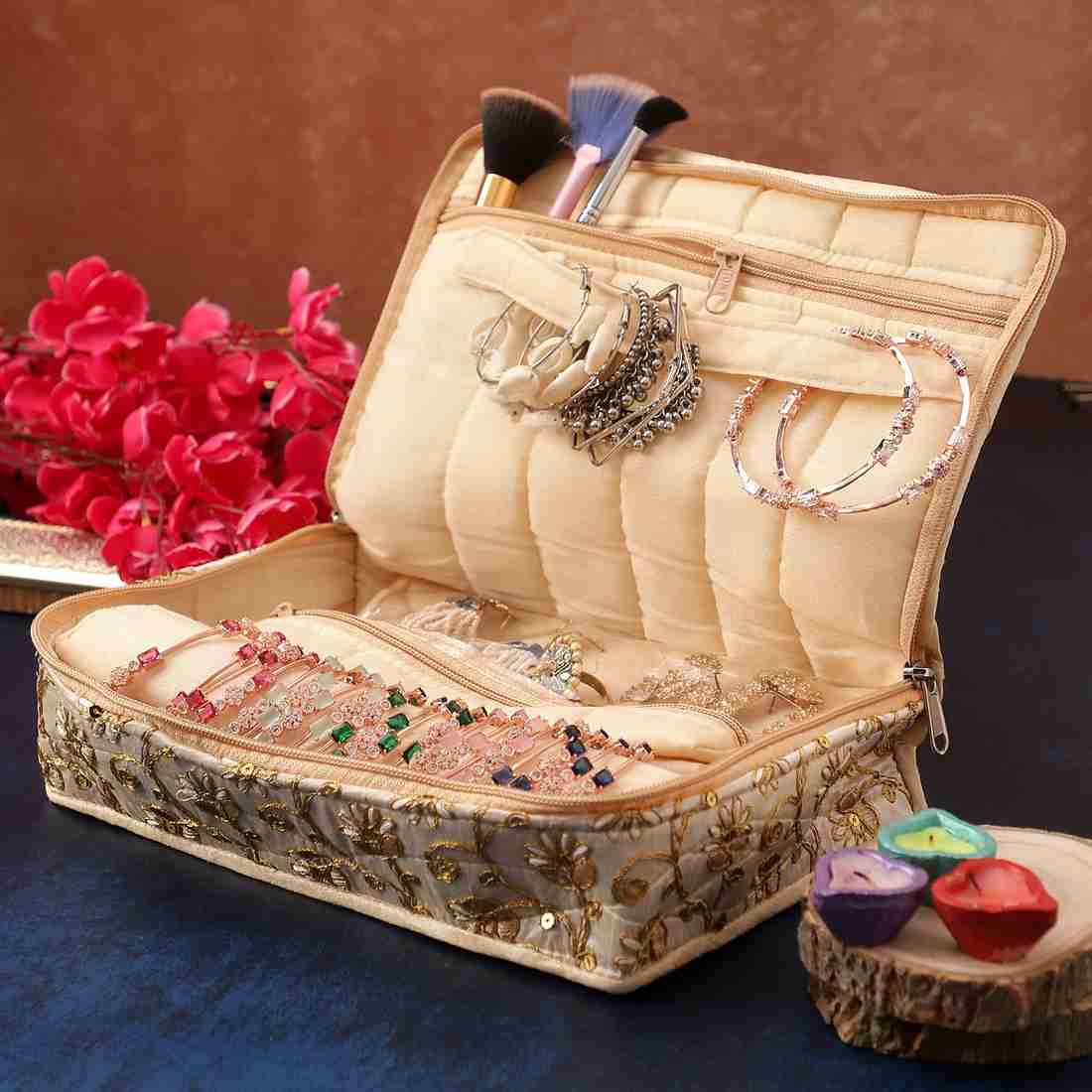 Bag Pepper Cotton Fabric Multipurpose 4 Pocket Jewellery Storage Bag Pouch Travel Organizer Makeup and Jewellery Vanity Box Price in India Buy Bag Pepper Cotton Fabric Multipurpose 4 Pocket Jewellery ...