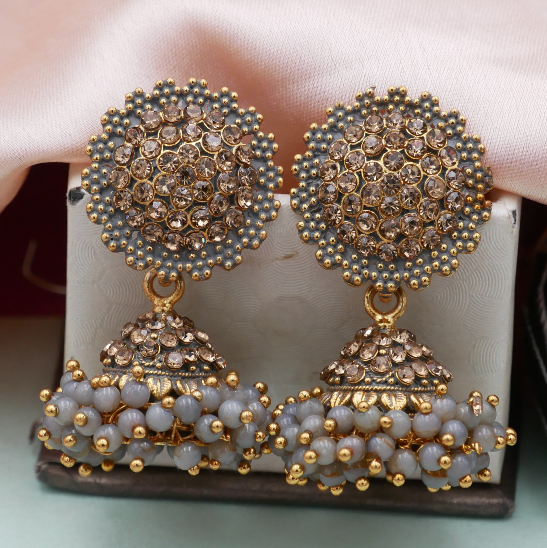 Letest Jhumka Designs: ये रहा महिलाओ के लिए साल 2023 का सबसे खूबसूरत झुमका कलेक्शन, एक बार जरुर करें ट्राई 