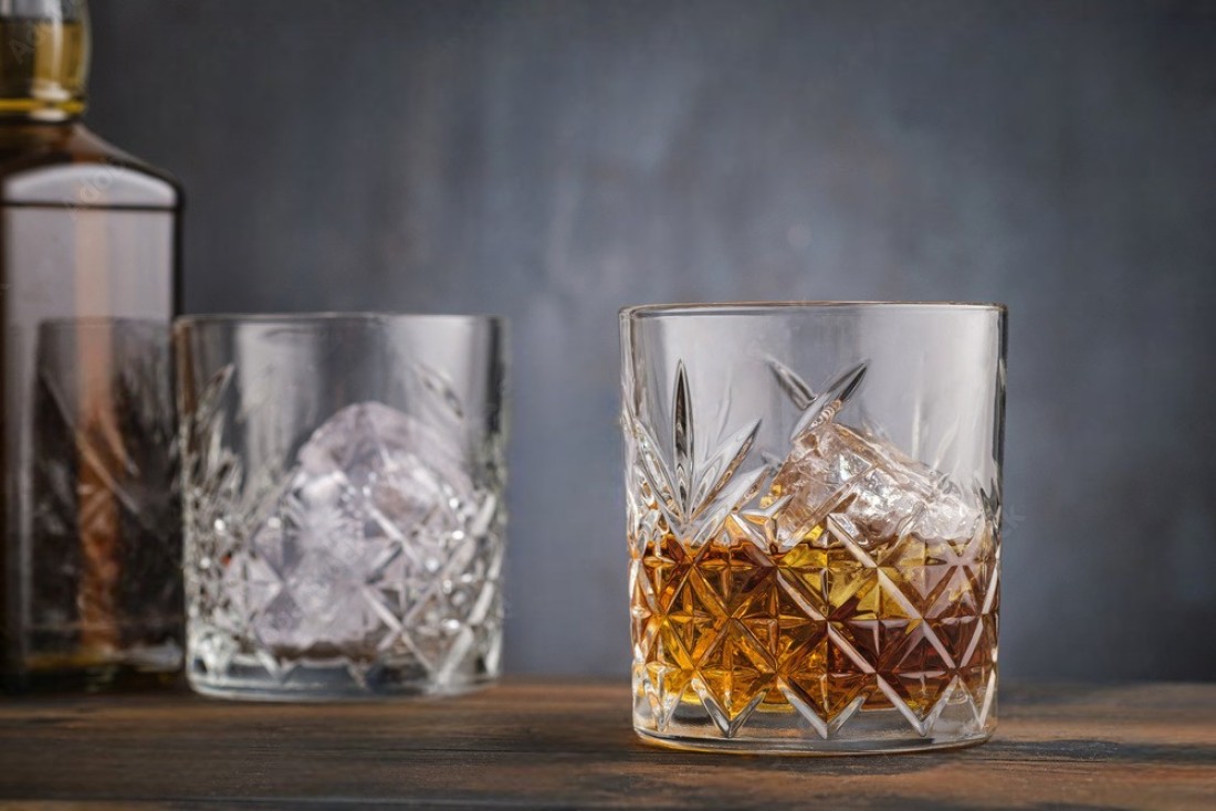 https://rukminim2.flixcart.com/image/1100/1300/xif0q/glass/l/z/e/diamond-whiskey-glasses-star-glass-for-drinking-whisky-wine-original-imagr6zdk8tg3ukg.jpeg?q=90