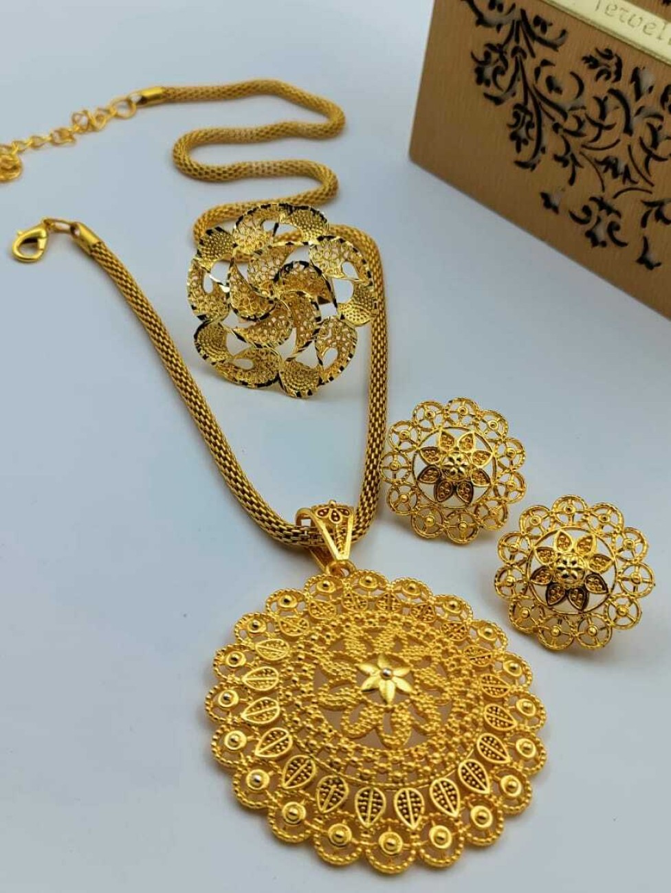 Gani set gold on sale design