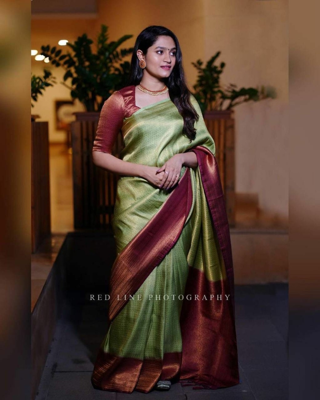 JUST FASHION Green Silk Woven Saree With Unstitched Blouse