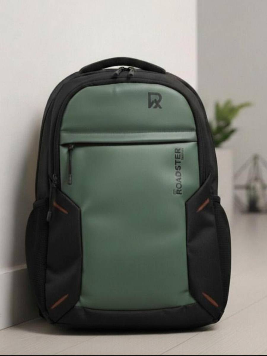 Roadster Water Resistant with Raincover & Bottom Pad 37 L Laptop Backpack — photo 6