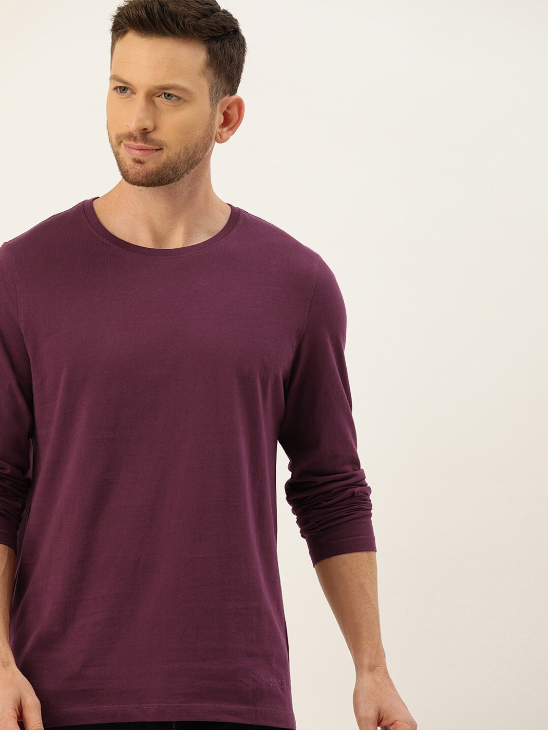 Image of INVICTUS Men Solid Round Neck Pure Cotton Maroon T-Shirt