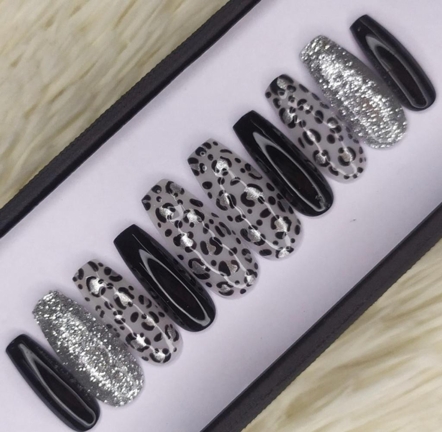 Image of NAILSFOREVE PRESS ON NAIL WHITE, PINK, BLACK (Pack of 10)