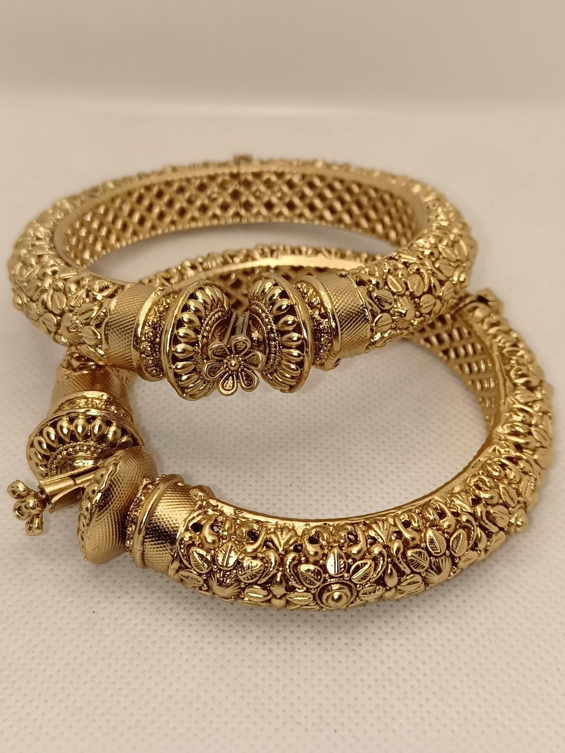 Image of RUBANS Alloy Gold-plated Bangle Set (Pack of 2)