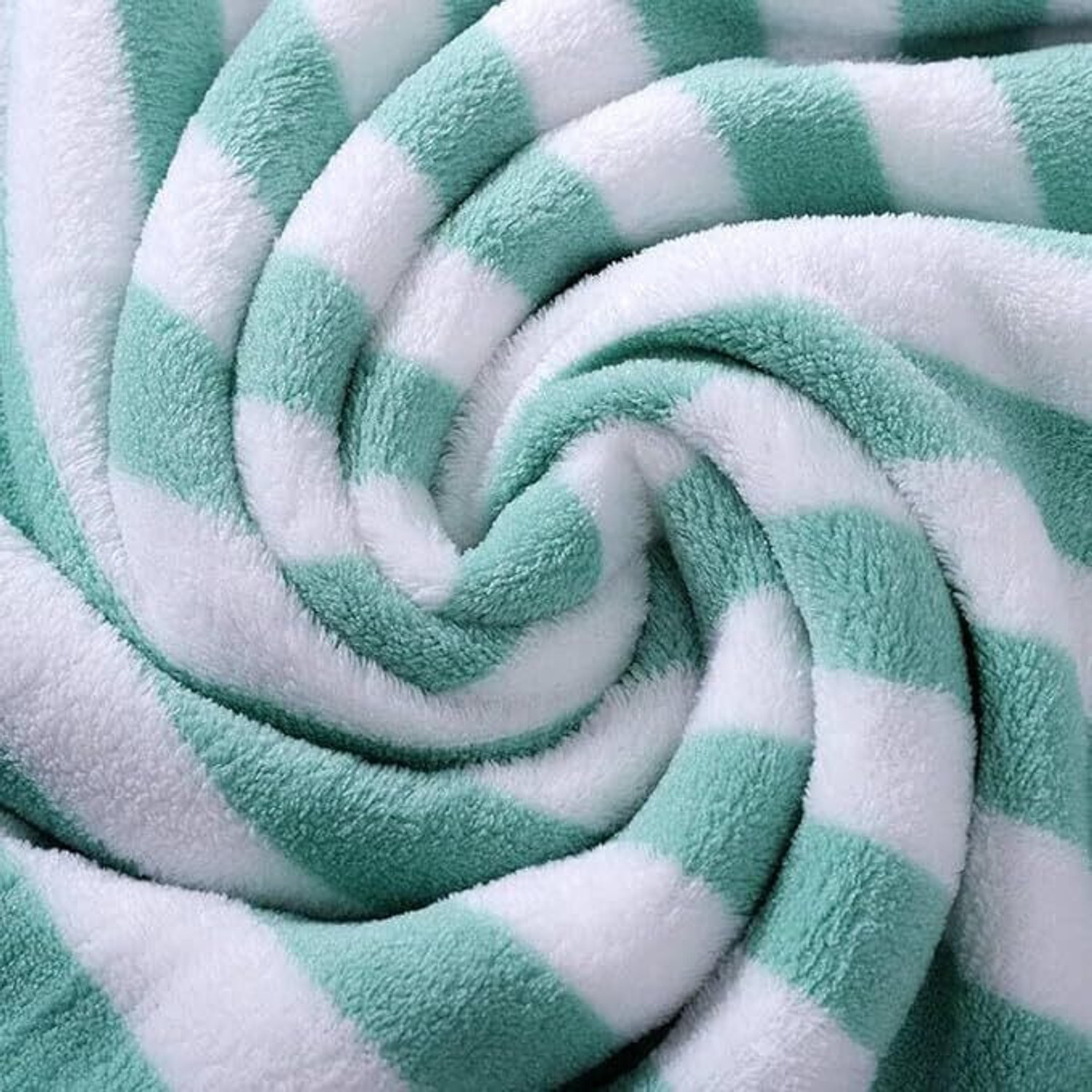 JSG Microfiber 600 GSM Towel - Image 1