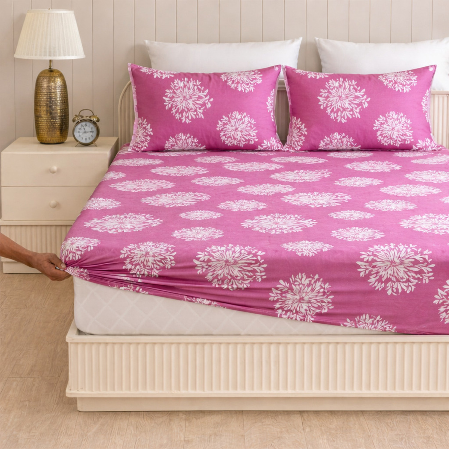 Image of LA MANTTA Cotton Blend King Fitted (Elastic) 250 TC Printed 1 Bedsheet (Pink)