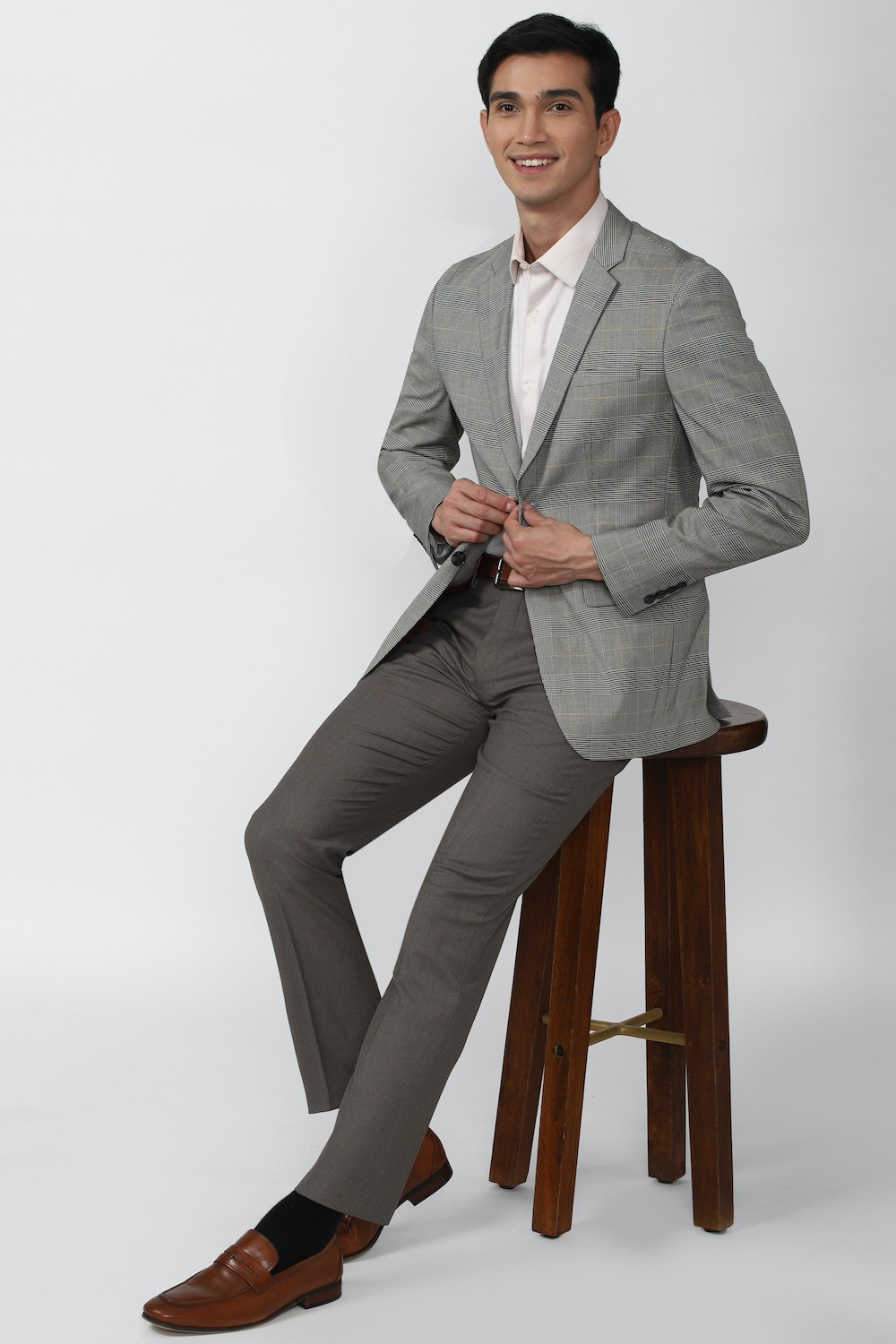 Image of PETER ENGLAND Men Checkered Single Breasted Party Blazer (Grey)
