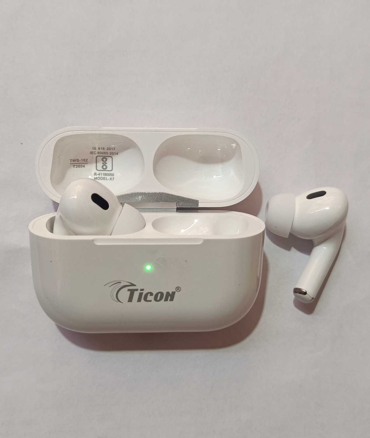 TICON Bluetooth Hat (White) - Image 1