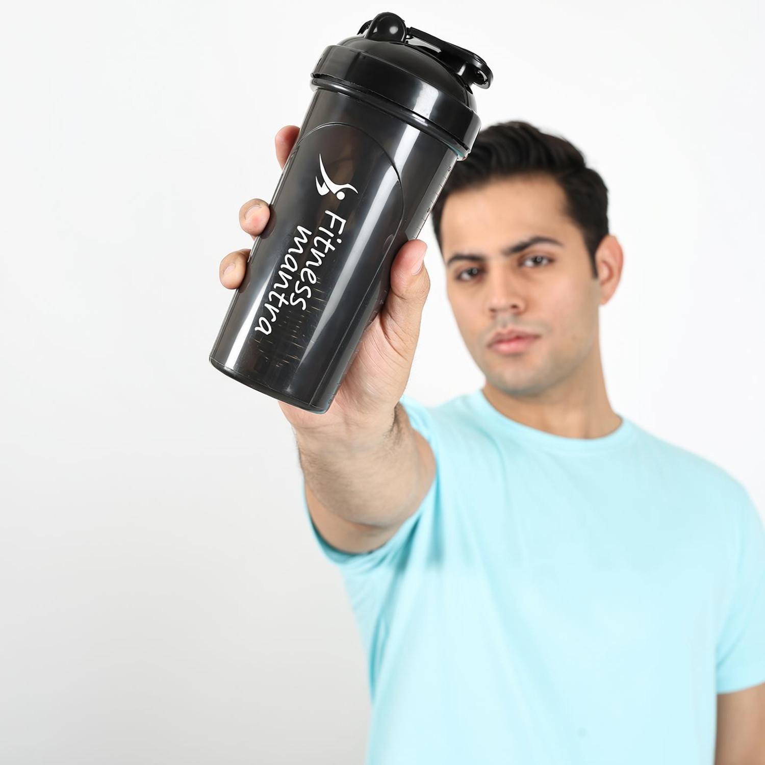 Fitness Mantra 700ml Classic Plastic Shaker - Image 1