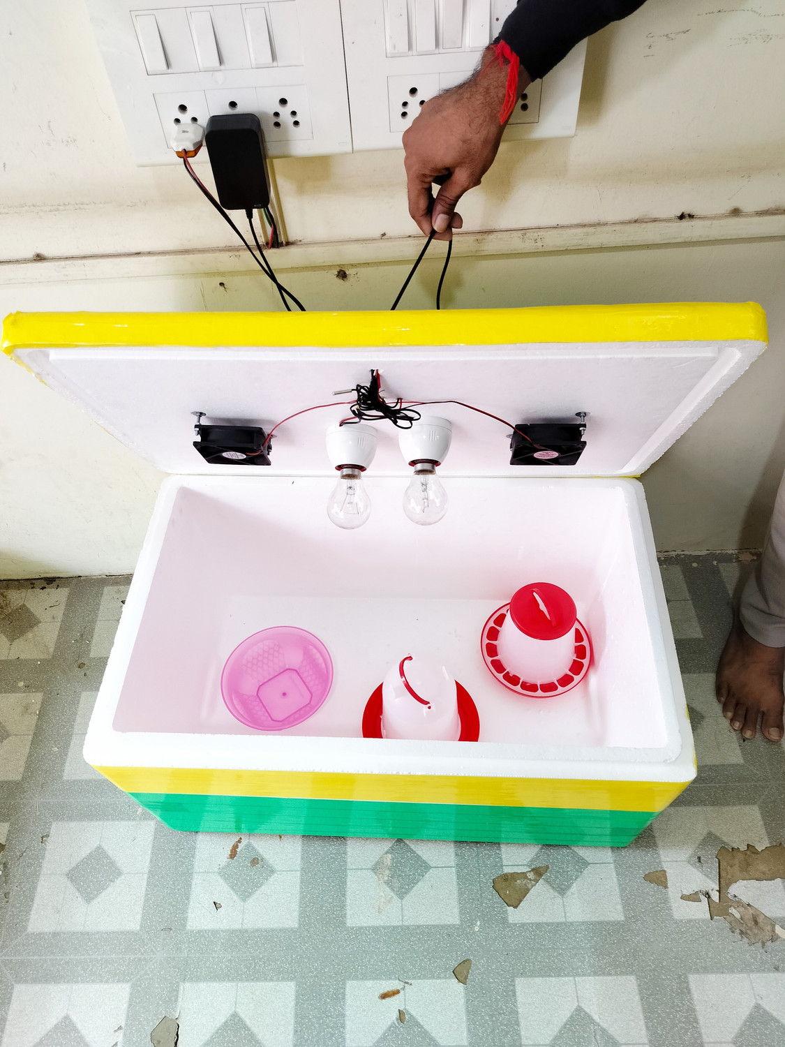 Image of TM&W thermocole 100 egg semi automatic with 1.5 kg feeder and 1.5 Ltr drinker 2 pcs Egg Incubator