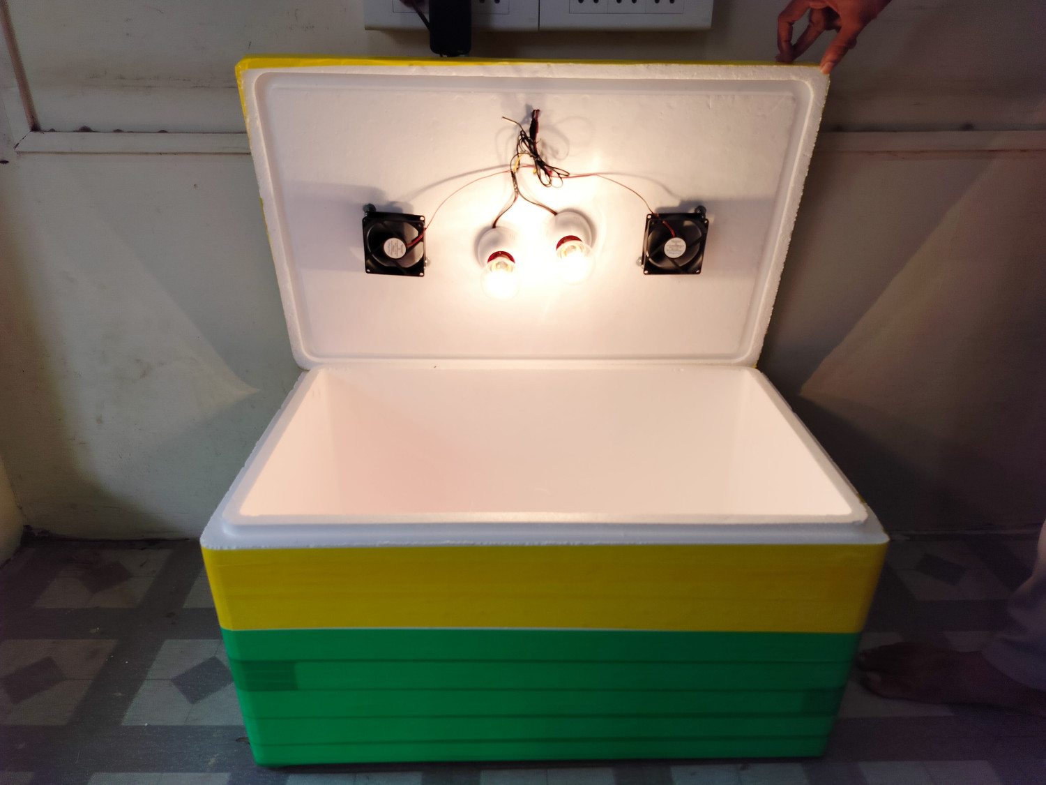 Image of TM&W thermocole 100 egg semi automatic with 1.5 kg feeder and 1.5 Ltr drinker 2 pcs Egg Incubator