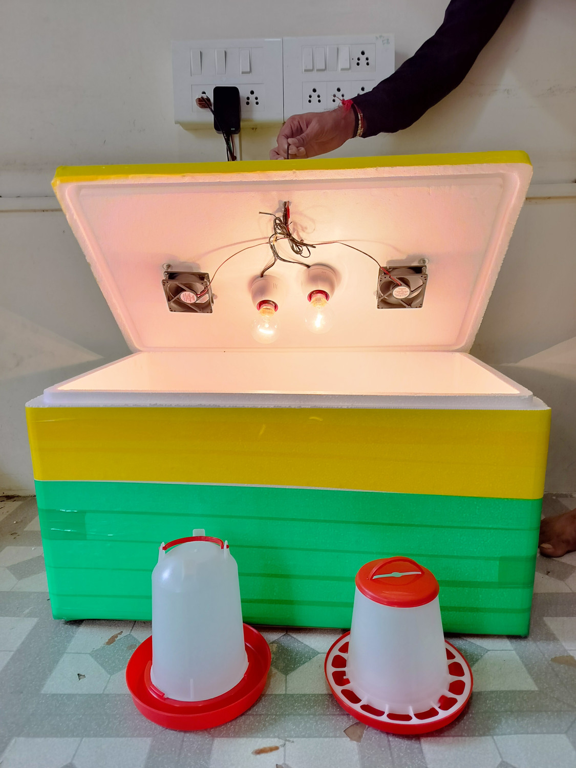 Image of TM&W thermocole 100 egg semi automatic with 1.5 kg feeder and 1.5 Ltr drinker 2 pcs Egg Incubator