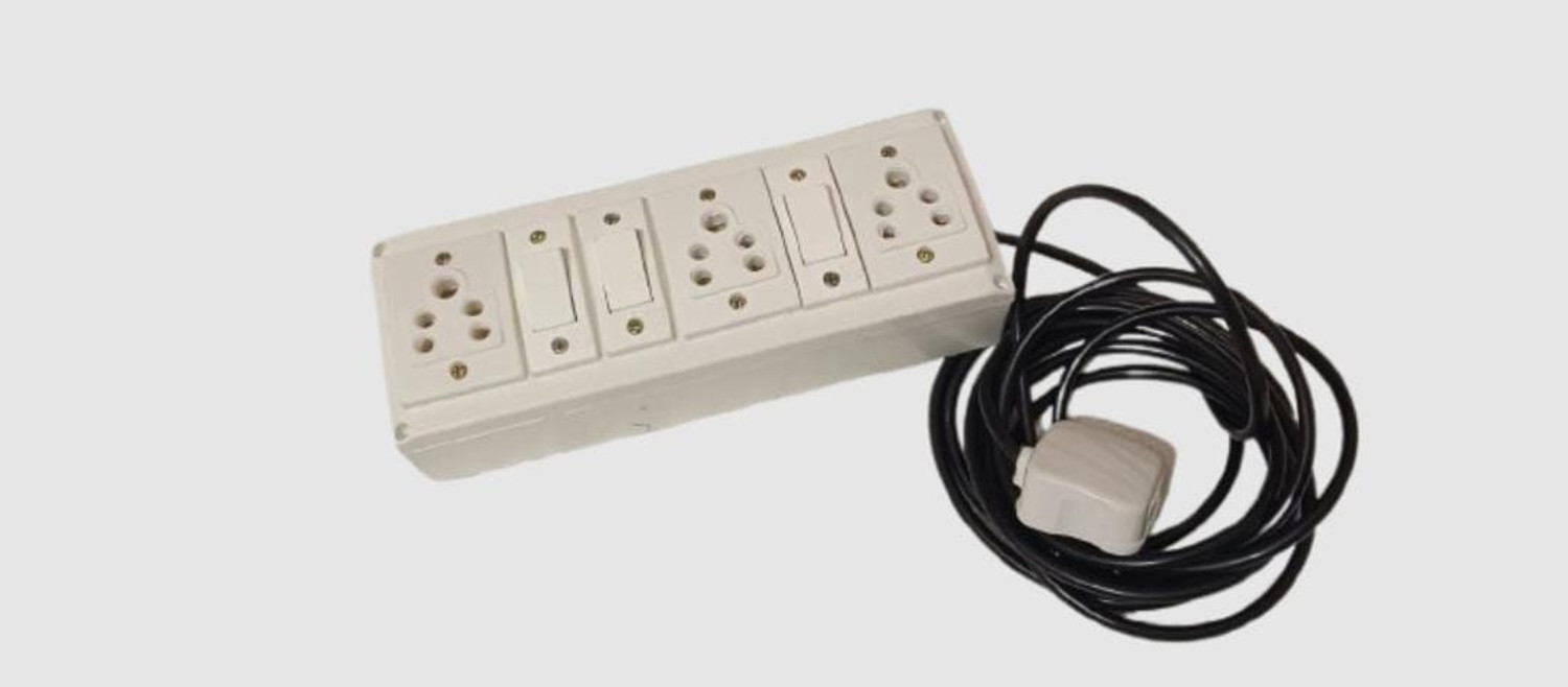suwaa Q13 6A Five Pin Socket - Image 1