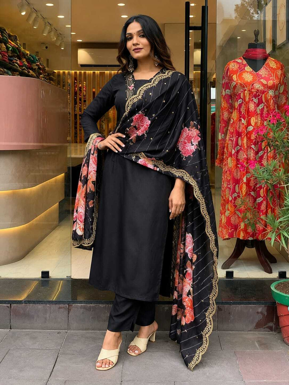 Image of Veelana Women Viscose Rayon Kurti Pant Dupatta Set