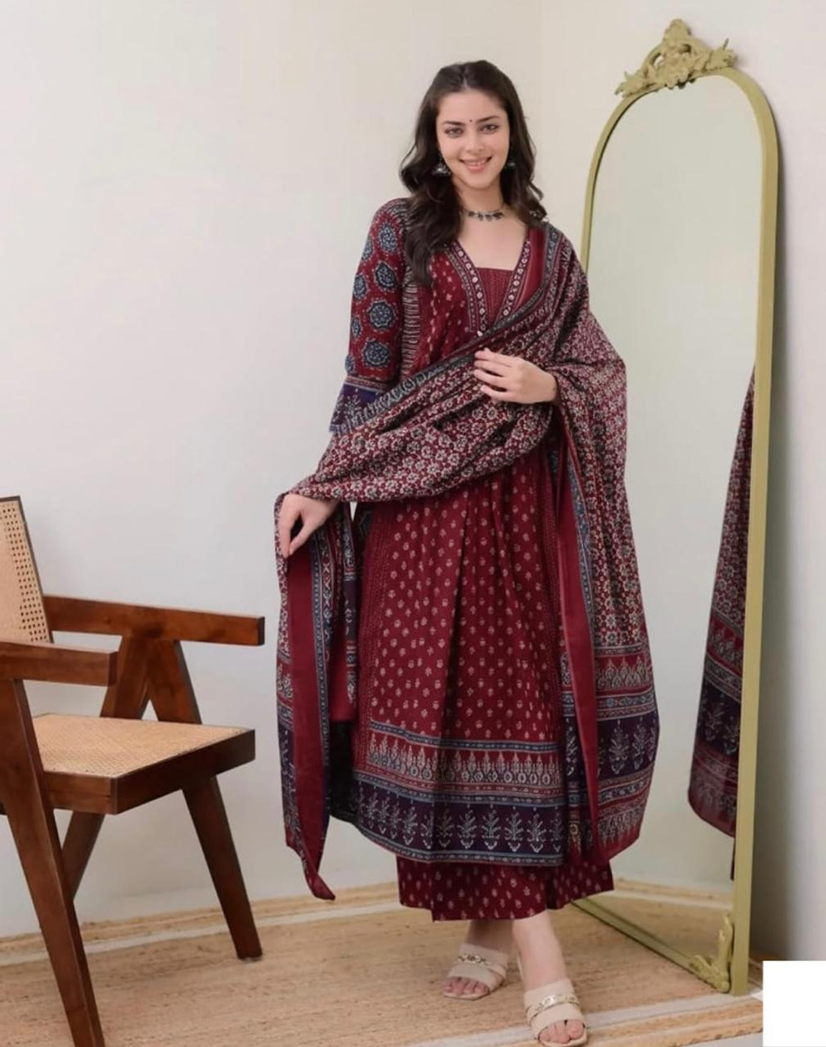 Image of Klosia Women Viscose Rayon Kurta Pant Dupatta Set