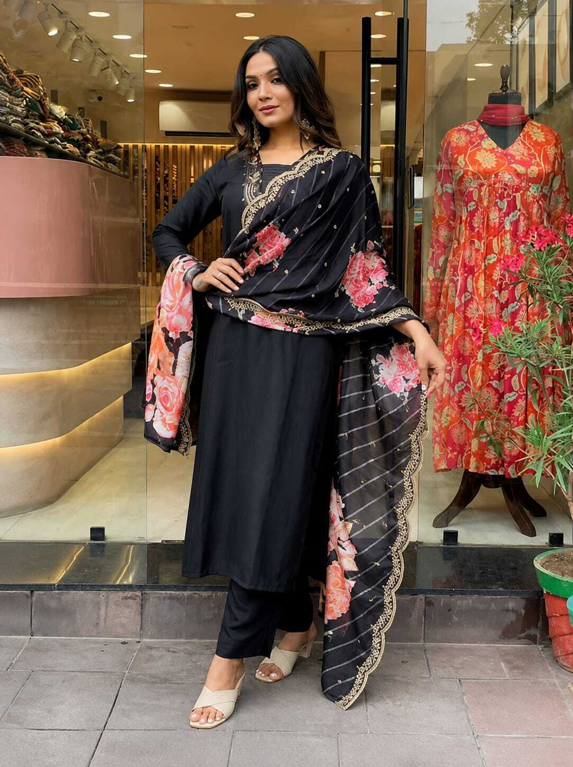 Image of Veelana Women Viscose Rayon Kurti Pant Dupatta Set