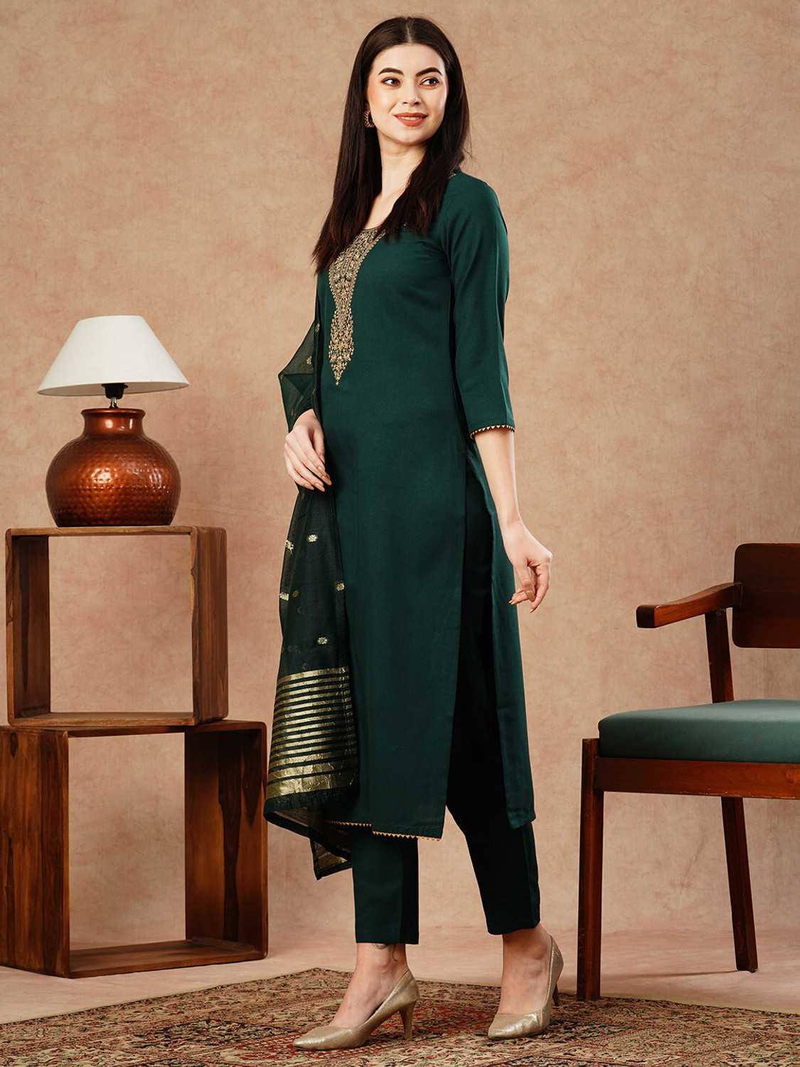 Image of Gosriki Women Cotton Blend Kurti Pant Set